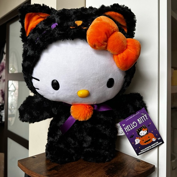 😍 Hello Kitty Halloween Greeter - Picture 2 of 7